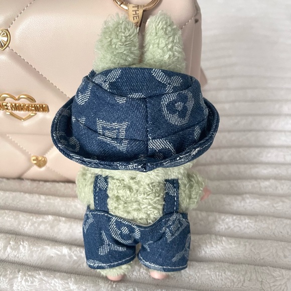 labubu bucket hat and overalls outfit - Picture 3 of 4